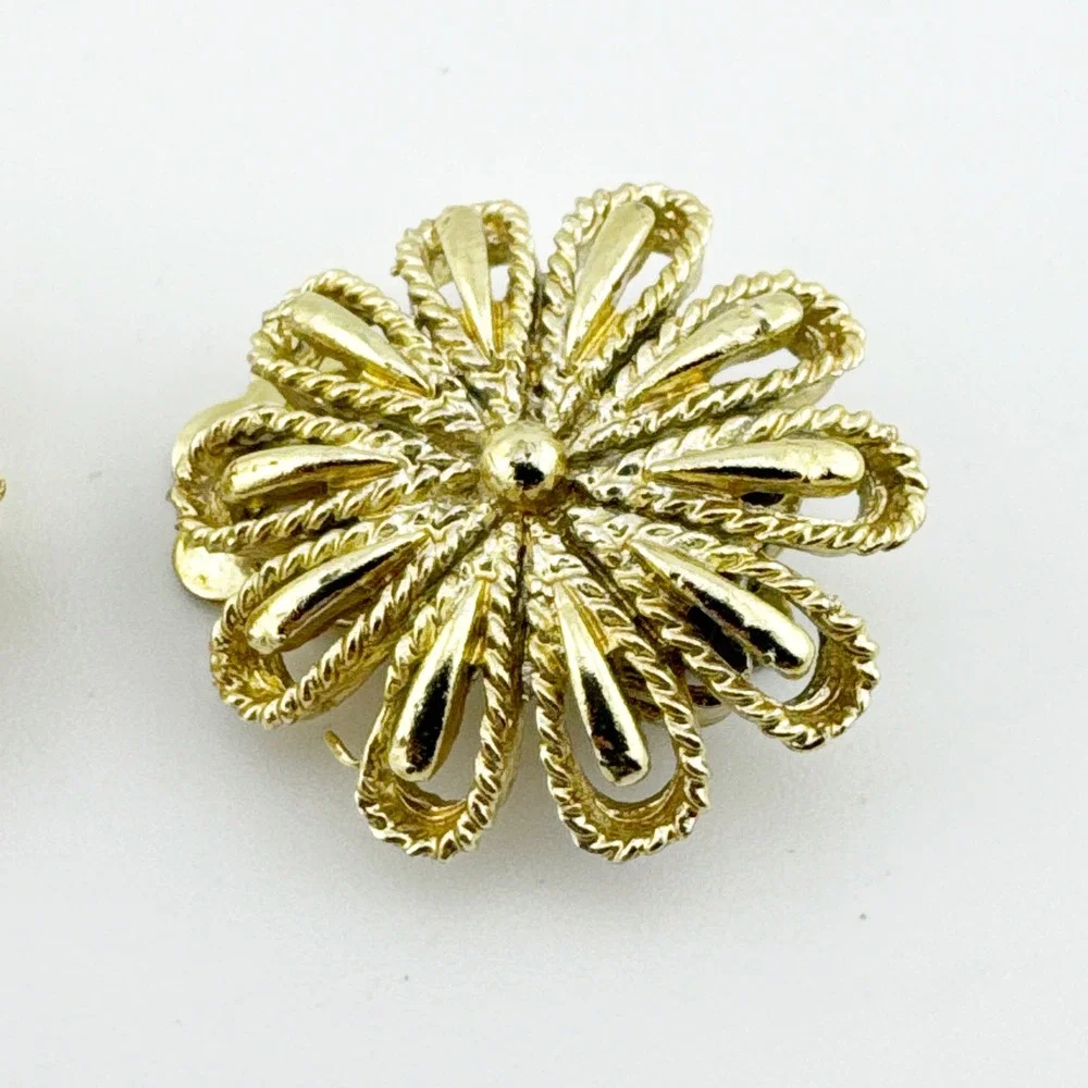 Vintage Coro Gold‎ Tone Flower Clip On Earrings